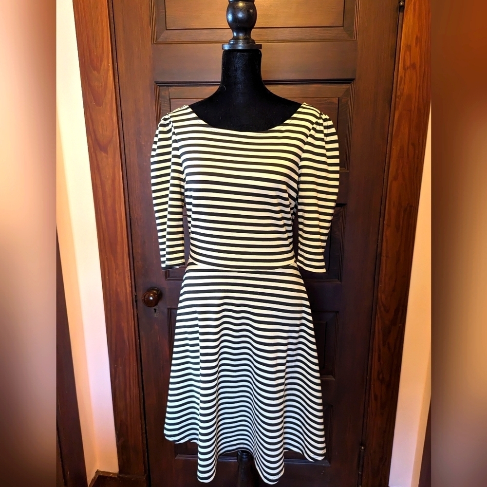 Stretchy, V back, dress